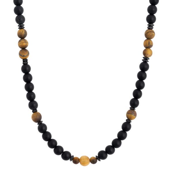 Naszyjnik z czarnymi i drewnianymi koralikami.