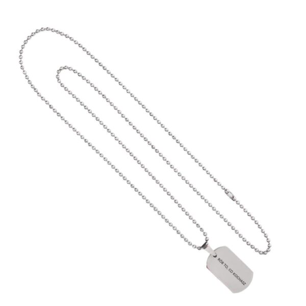 Srebrny łańcuszek kulkowy z zawieszką i grawerem 'Rób to, co kochasz'.