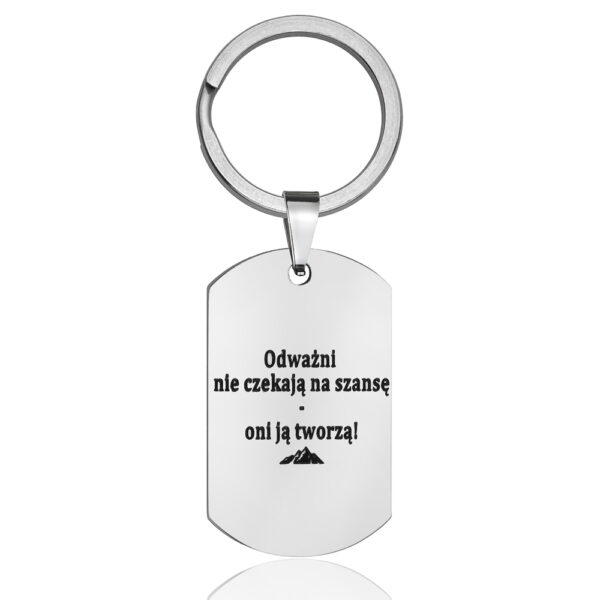 Breloczek z wygrawerowanym napisem: Odważni nie czekają na szansę - oni ją tworzą!