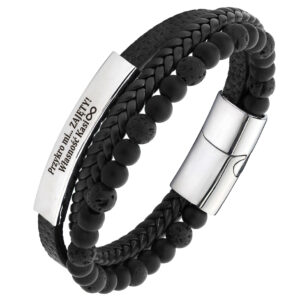 Czarna bransoletka z plecionką i koralikami oraz grawerem.