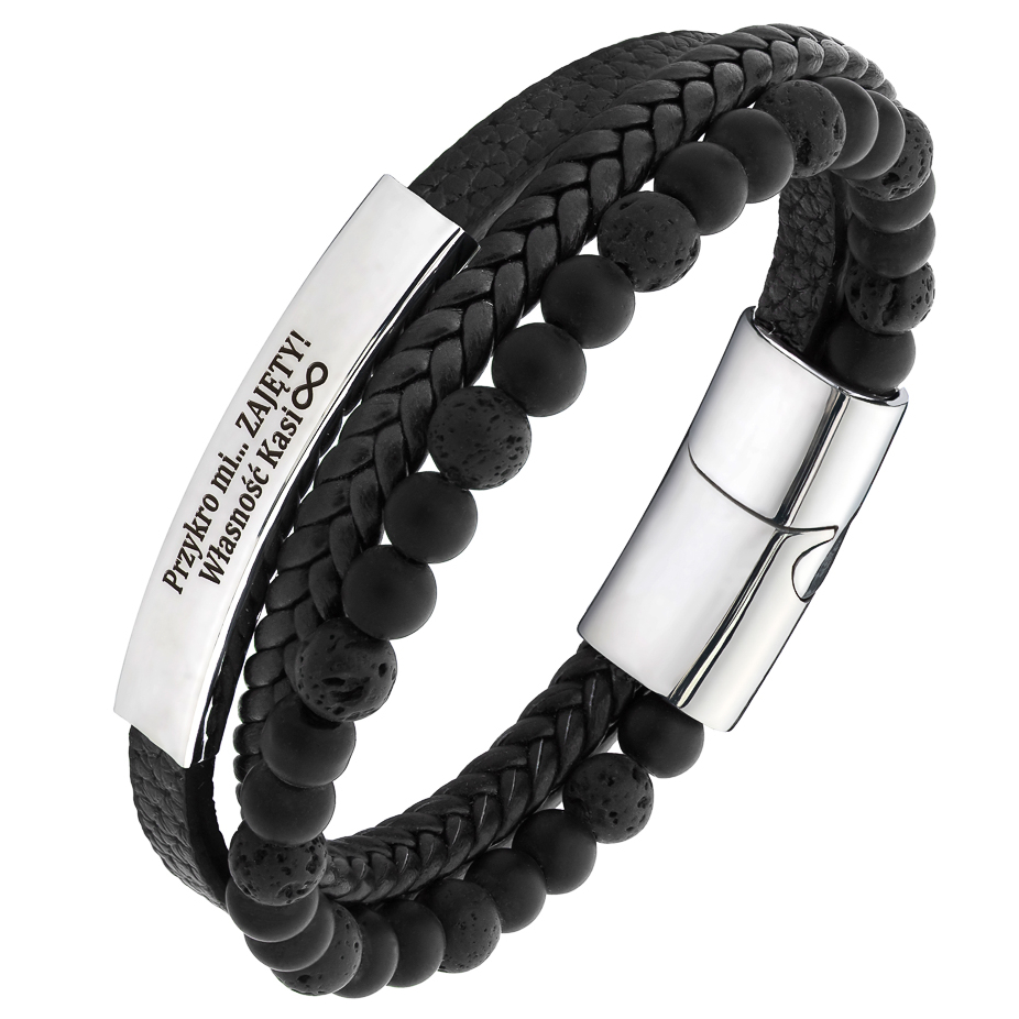 Czarna bransoletka z plecionką i koralikami oraz grawerem.