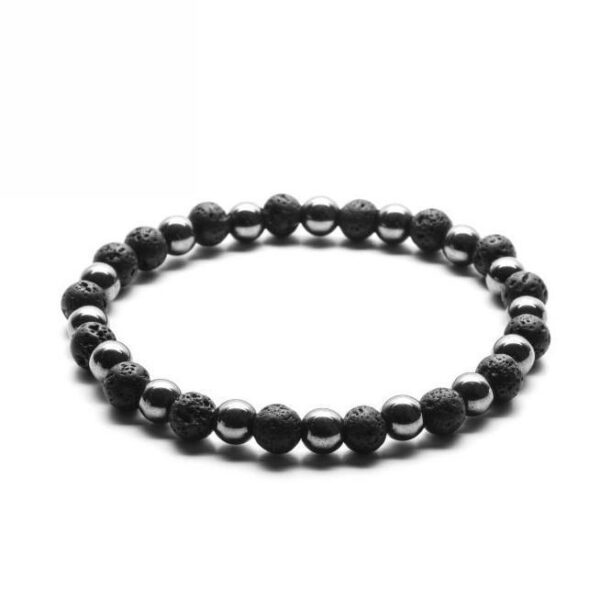 Bransoletka z czarnych i srebrnych koralików.