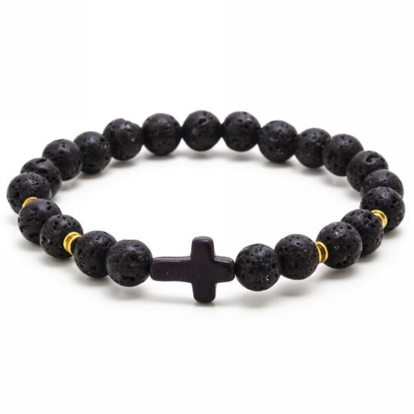 Bransoletka z czarnych koralików i krzyżykiem.