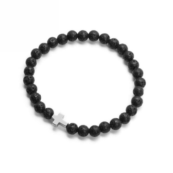 Bransoletka z czarnych koralików z metalowym krzyżykiem.