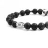 Bransoletka z czarnych koralików z metalową wstawką.
