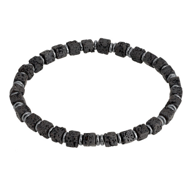 Bransoletka z czarnych koralików i metalowych elementów.
