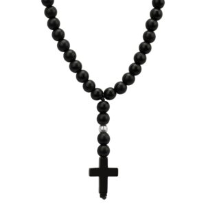 Czarny różaniec z krzyżykiem na białym tle.