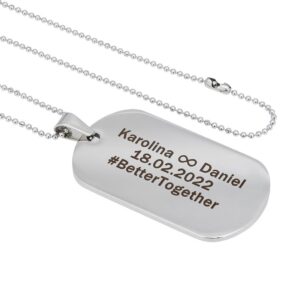 Naszyjnik z prostokątną zawieszką z grawerem 'Karolina ∞ Daniel 18.02.2022 #BetterTogether'.