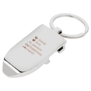 Srebrny brelok z wygrawerowanymi słowami: family, love, passion, happiness, travel.