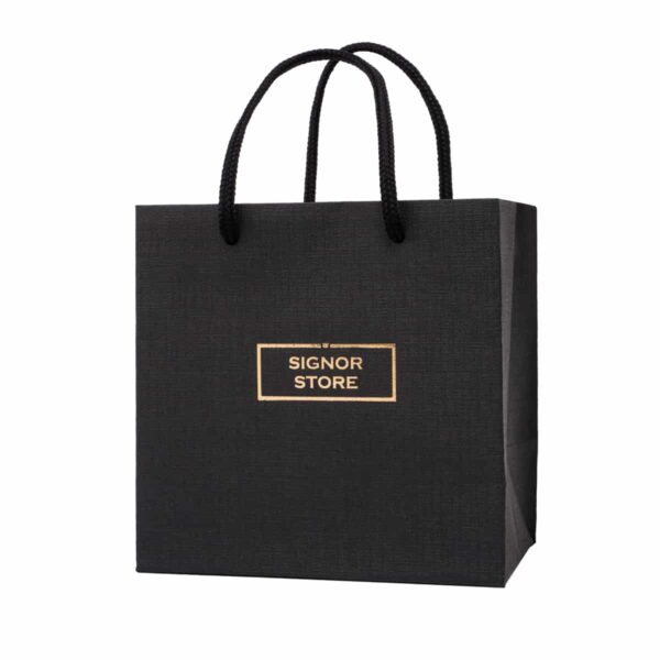 Czarna torba papierowa z logo Signor Store.