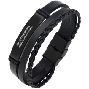 Czarna bransoletka z napisem 'Nie odkładaj marzeń, odkładaj na marzenia'.