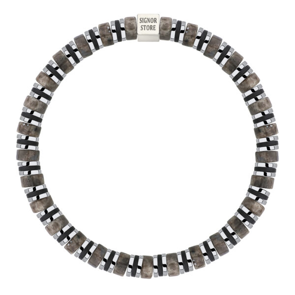 Naszyjnik z brązowych kamieni i metalowych elementów.