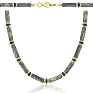 Elegancki naszyjnik z szarymi kamieniami i złotymi zdobieniami.