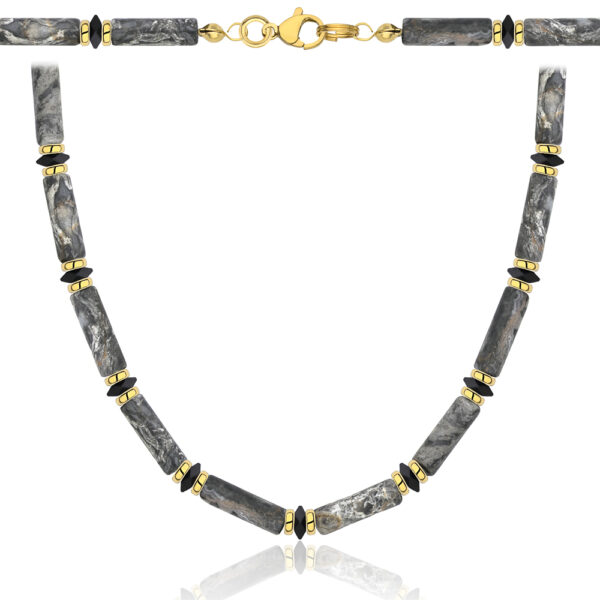 Elegancki naszyjnik z szarymi kamieniami i złotymi zdobieniami.
