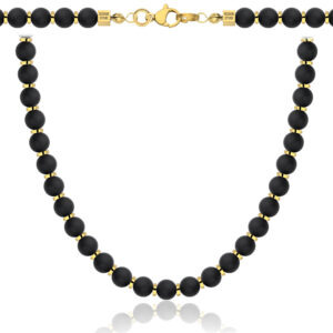 Czarny naszyjnik z kulistymi koralikami i złotym zapięciem.