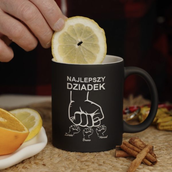 Czarny kubek ceramiczny dla dziadka z grawerem